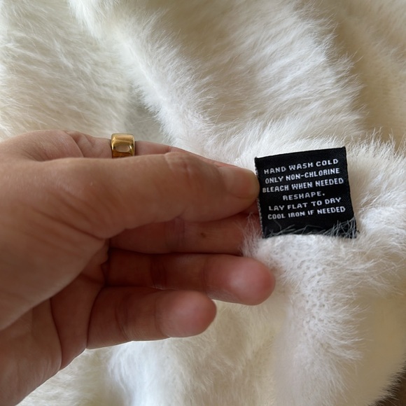 525 America Soft Fuzzy White Short Sleeve Sweater - Picture 12 of 16